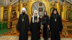 Сопругата на Вучиќ се сликаше со Рускиот патријарх