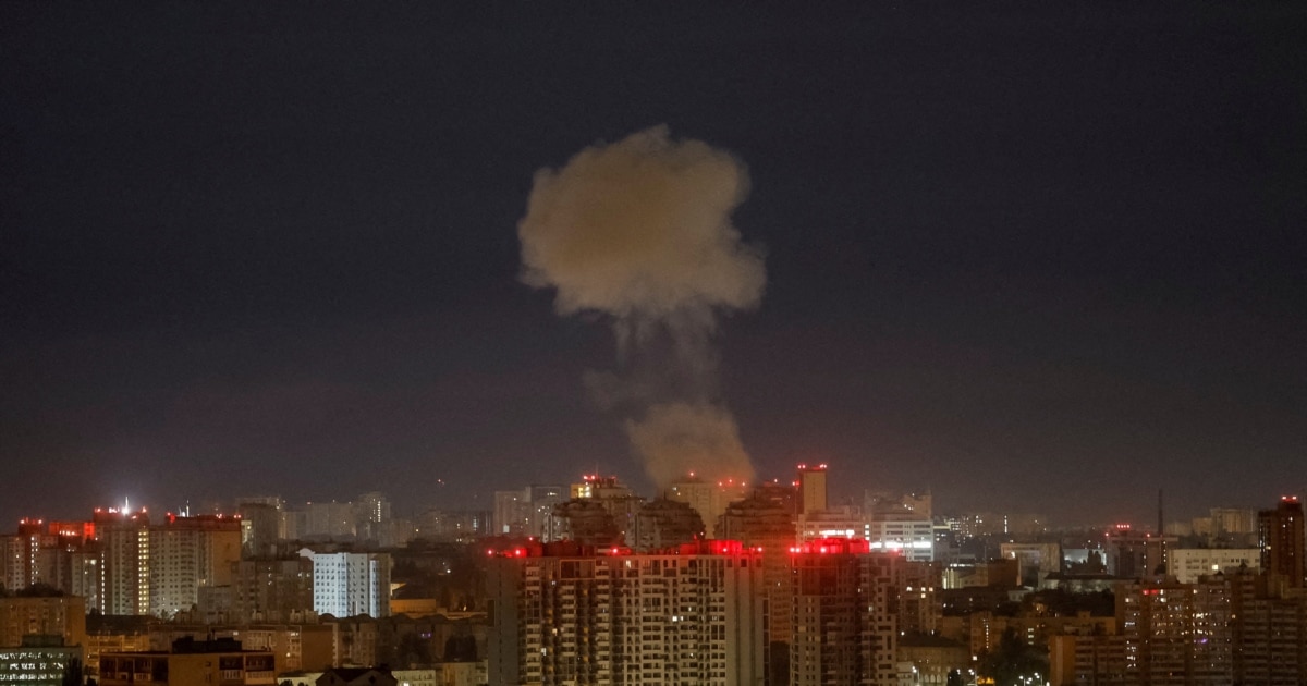 Прекини на струја и запалени станови во Источен Киев по руските ноќни напади врз енергетски објекти