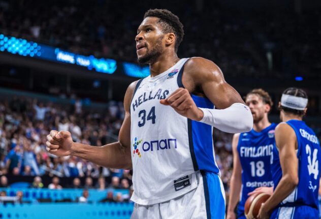 Јанис кариерата сака да ја заврши во Грција