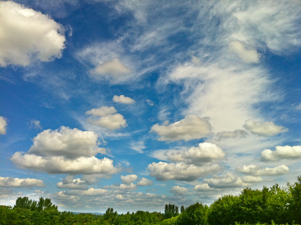 Променливо облачно време со сончеви периоди, попладне со услови за слаб локален дождПроменливо облачно време со сончеви периоди, попладне ќе има услови за слаб локален дожд