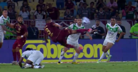 ВИДЕО: Тиаго Силва на 41 година даде ЛУД гол за победа во Бразил! 