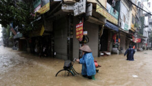 Најмалку девет лица загинаа во поплавите во Виетнам