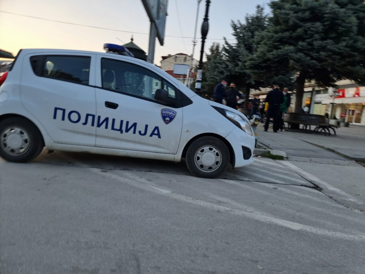 БИТОЛСКАТА ПОЛИЦИЈА ЗА 40 МИНУТИ ГИ ЛОЦИРА И ФАТИ КРАДЦИТЕ: Украдените мобилни телефони, пари, новчаници од автобус кој носеше деца на ексурзија се вратени кај учениците и професорите