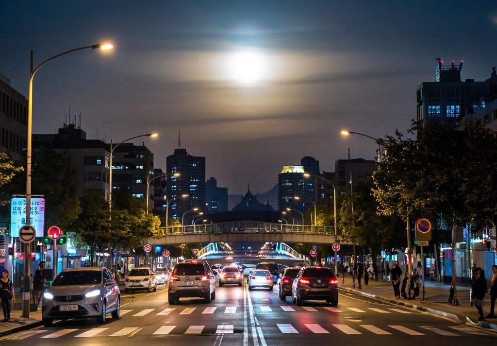 Гигантски огледала ќе ја претворат ноќта во ден: Научниците алармираат за опасноста која доаѓа од вселената