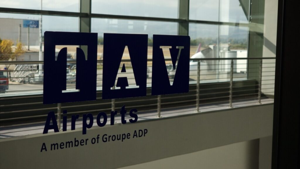 ТАВ АЕРОДРОМИ: Продолжува порастот на бројот на патници на скопскиот и охридскиот аеродром, зголемување од 6% на бројот на патници и 3% на бројот на летови во првите девет месеци