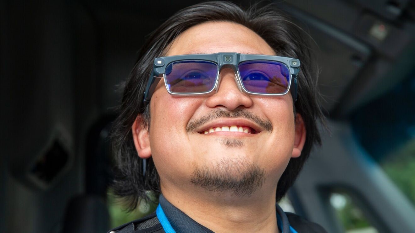 Amazon тестира паметни очила за навигација на доставувачите