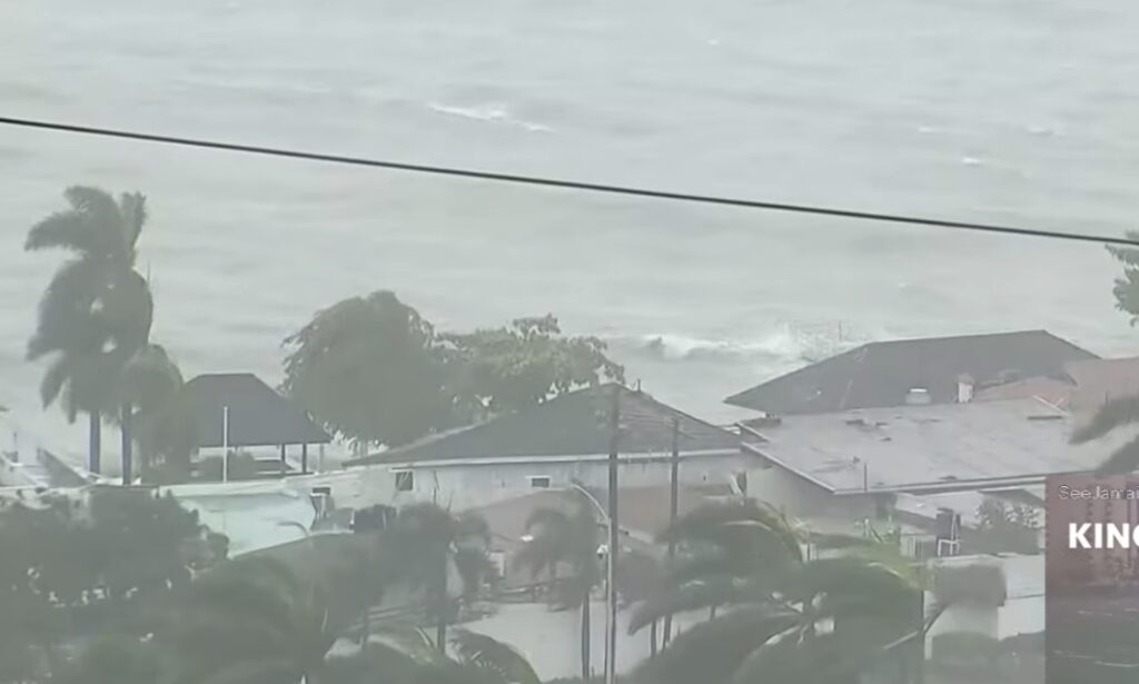 Ураганот Мелиса се засилува, ветровите достигнуваат брзина од 300 км/ч