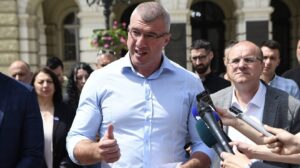 (ВИДЕО)Активистот Миша Бачулов приведен до 48 часа, обвинет за подготовка на дело против уставниот поредок и безбедноста на Србија