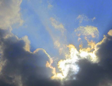 Променливо облачно и топло