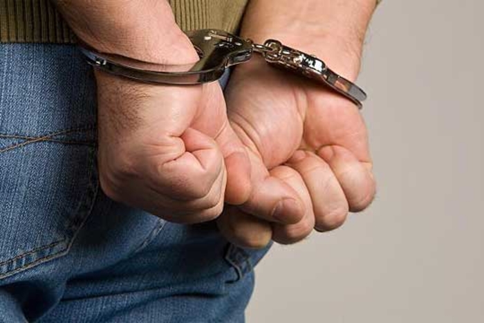 Полицијата приведе маж, уништувал политички плакати