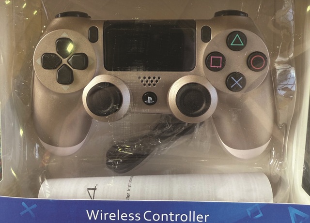 Запленети фалсфикати на облека од познати марки, алкохол, 1.200 парчиња безжични контролери за Плејстејшн…