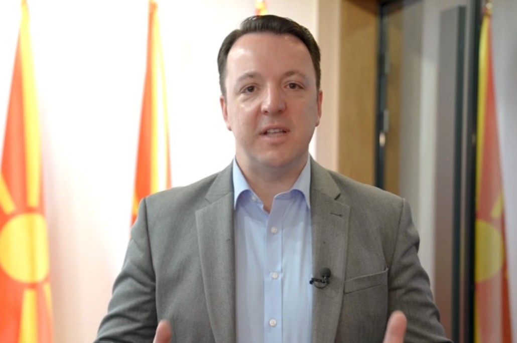 Николоски: Од утре 11 нови директни летови од скопскиот и охридскиот аеродром