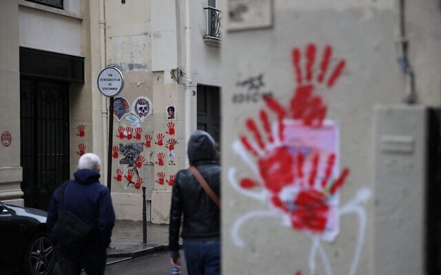 Тројца Бугари притворени поради сквернавење на Споменикот на холокаустот во Париз