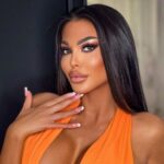 (Фото) Ова е страшно: Маја Маринковиќ платила 4.000 евра за задник, а сега сака да ги извади 840. кубици силикон кои ѝ шетаат низ телото