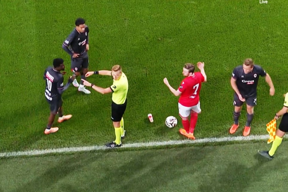 Навивач направи глупост, судијата го прекина натпреварот на две минути пред крајот додека неговиот тим водеше (ВИДЕО)