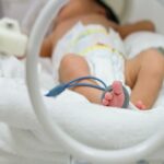 Мајчиниот глас го обликува мозокот на предвреме родените бебиња, открива истражување од „Стенфорд“