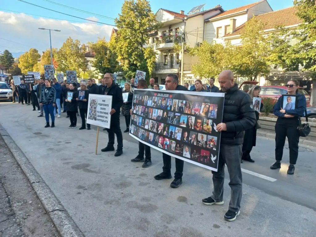 Родителите на загинатите во „Пулс“ почнуваат со секојдневни едночасовни блокади на сообраќајот додека не започне судењето