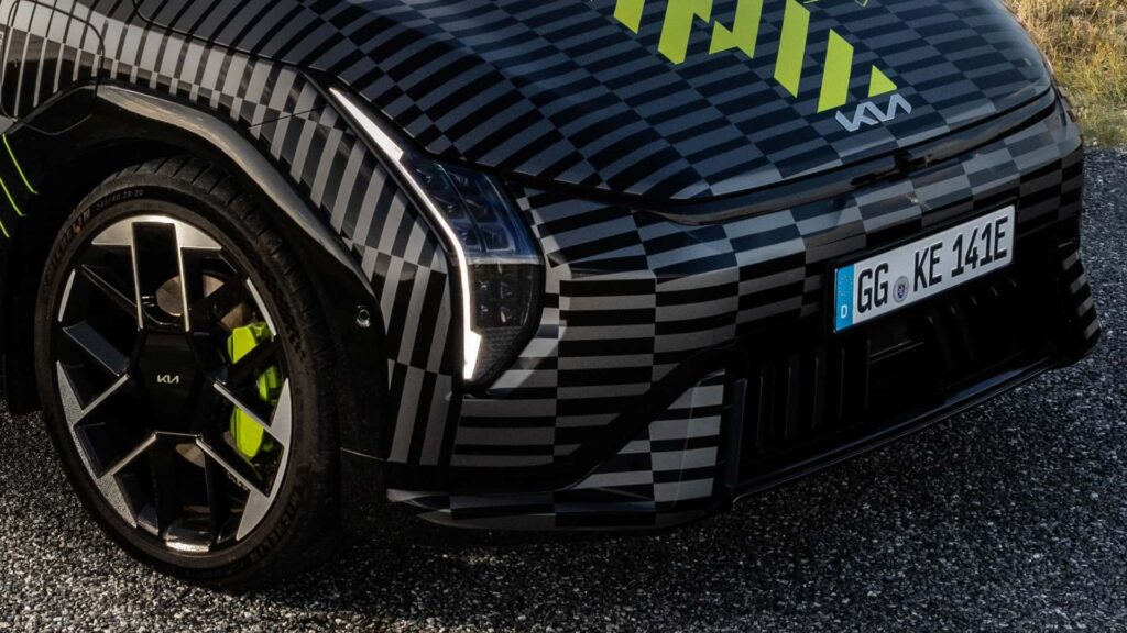 Први фотографии од Kia EV4 GT: електричниот кросовер што ветува перформанси