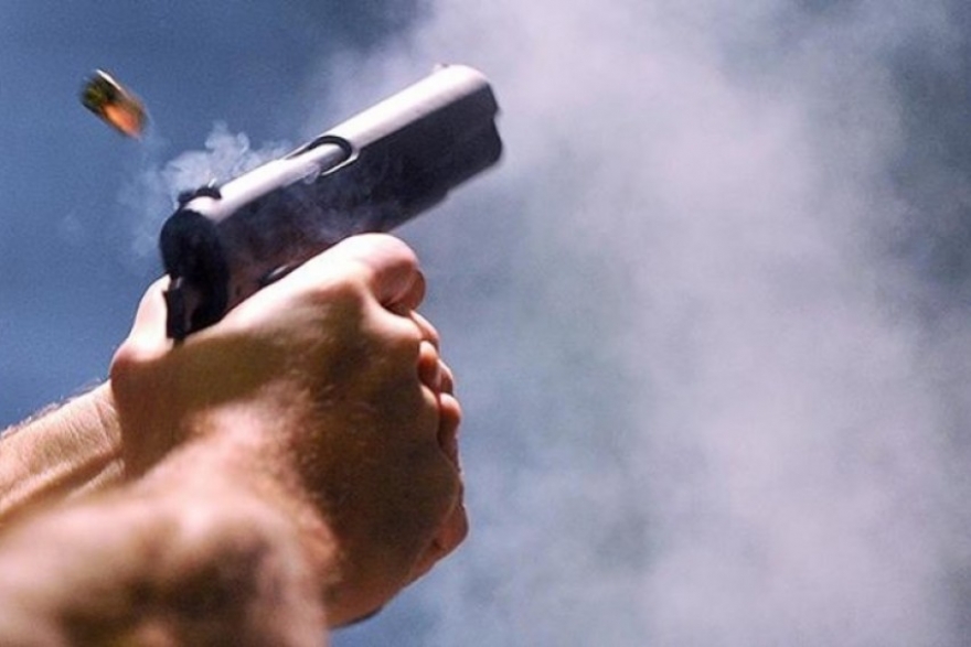 Маж пукал кон стан во Струга, кога полицијата му влегла дома нашла куршуми и дрога