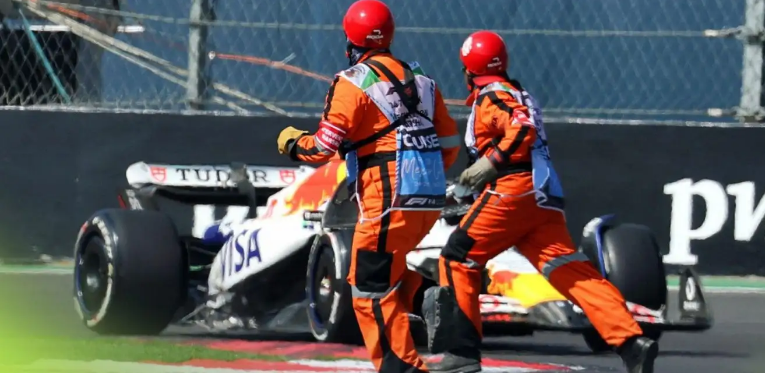 Двајца редари ќе настрадаа на сред трка на Формула 1