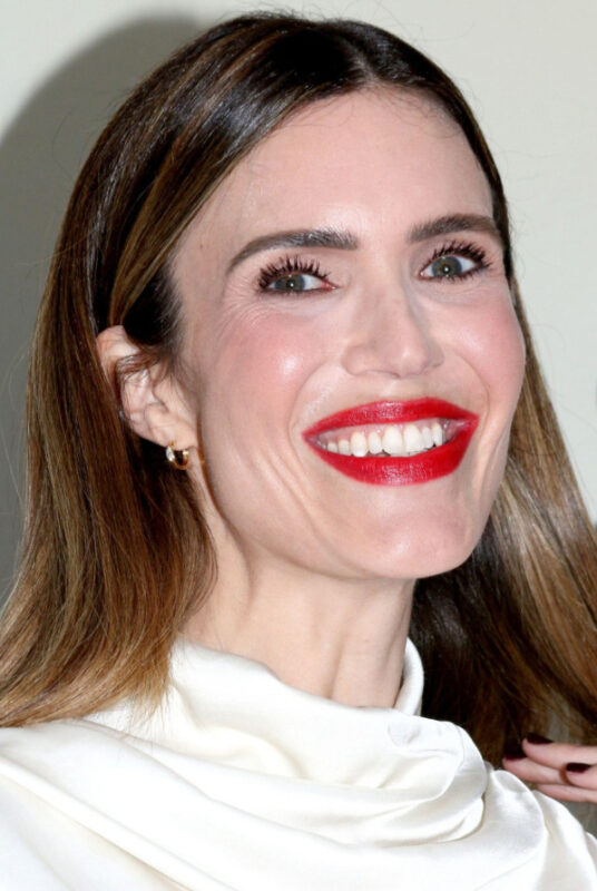 (Фото) Холивудската актерка во јавност по долго време, сите се прашуваат: „Чие лице е ова?“