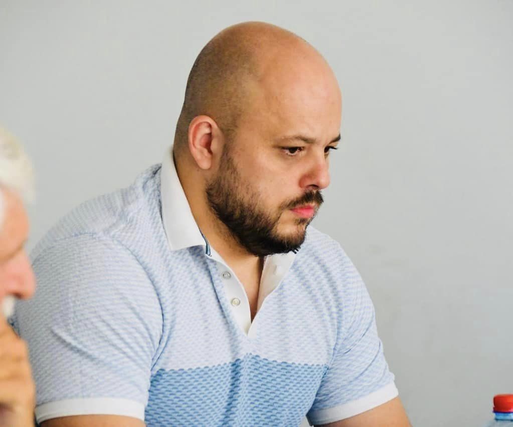 „ЕДЕН КУП АЛБАНЦИ МИ СЕ ЈАВИЈА ЗГРОЗЕНИ ОД ТВОЈОТ ДЕНЕШЕН ПОВИК“: Костовски обвинува: Оџа на Џума „проповедал“ да се гласа за ДУИ