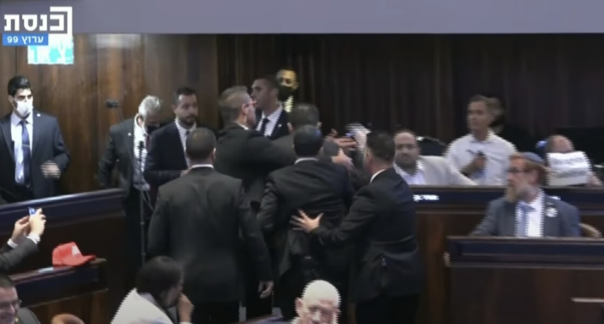 Инцидент за време на говорот на Трамп во Кнесетот, интервенираше обезбедувањето!