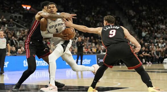 Вембањама го „олади“ Мајами, Оклахома лесно со Вашингтон