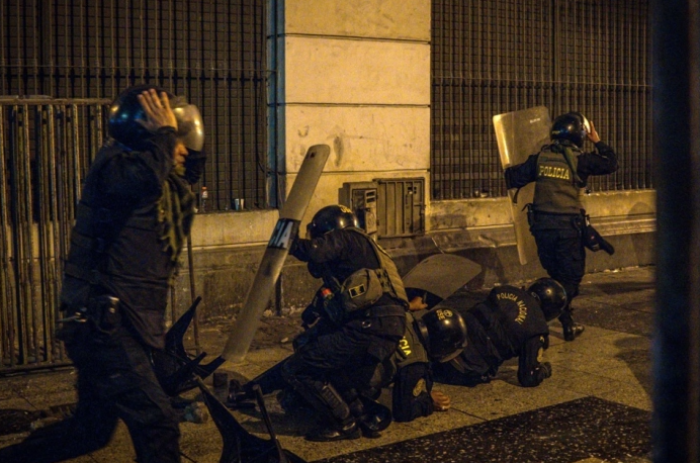 Едно лице убиено, десетици повредени во масовните протести во Перу против претседателот
