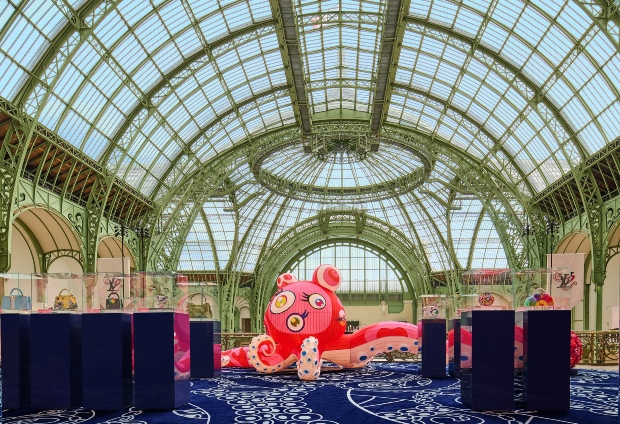 Takashi Murakami и Louis Vuitton инсталираа октопод во Grand Palais во Париз