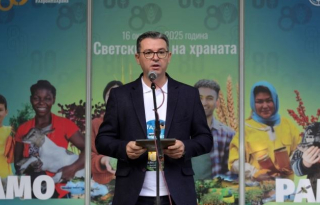 Трамп, пред средбата со Зеленски, телефонски ќе разговара со Путин