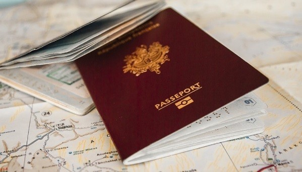 Само тројца луѓе во светот патуваат без пасош! Еве кој е на листата, од каде доаѓаат и какви титули имаат