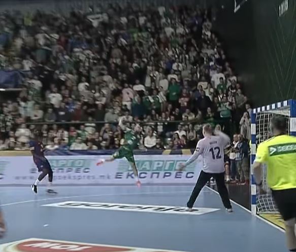 Лудиот цепелин на Митрески до Манасков против Барселона е гол на колото (ВИДЕО)