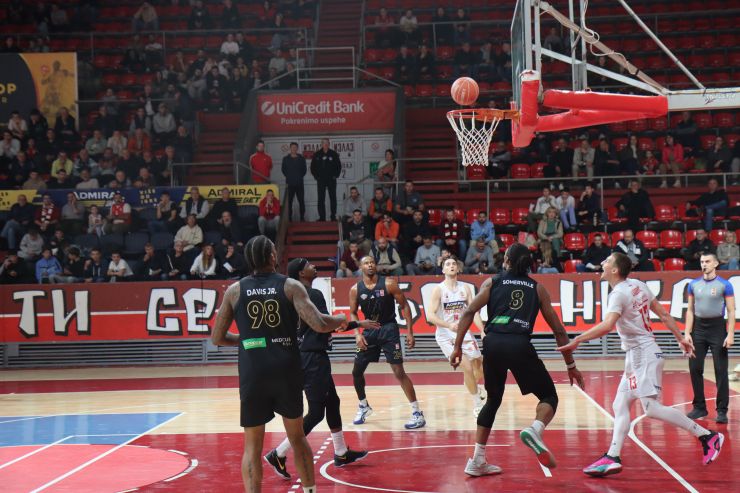 На мечот на ТФТ се скандирало „Вучиќ е пе*ер“ – домаќинот е парично казнет!