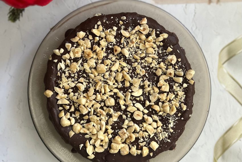 Сиров чизкејк со чоколадо и лешници: Ем вкусно, ем здраво и лесно за приготвување!