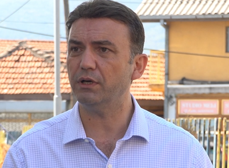 Османи во живо на Фејбук пред МРТВ: Јас дојдов на закажана дебата, Изет Меџити избега!