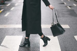 (Фото) За есен со стил: најмодерните комбинации во црна боја