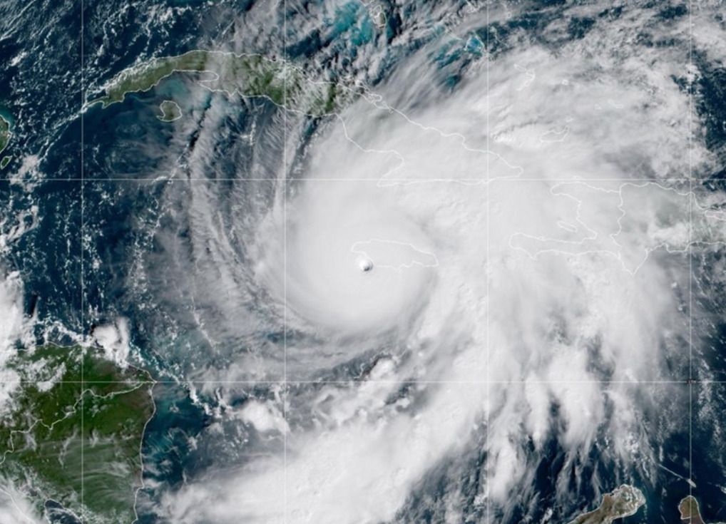 (Видео) Страшниот ураган ја опустоши Јамајка: сега се движи кон Куба, станувајќи сè посилен