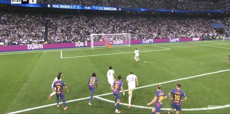 Мбапе имаше пенал да ја дотолчи Барса, „пензионерот“ Шчесни му одбрани (ВИДЕО)