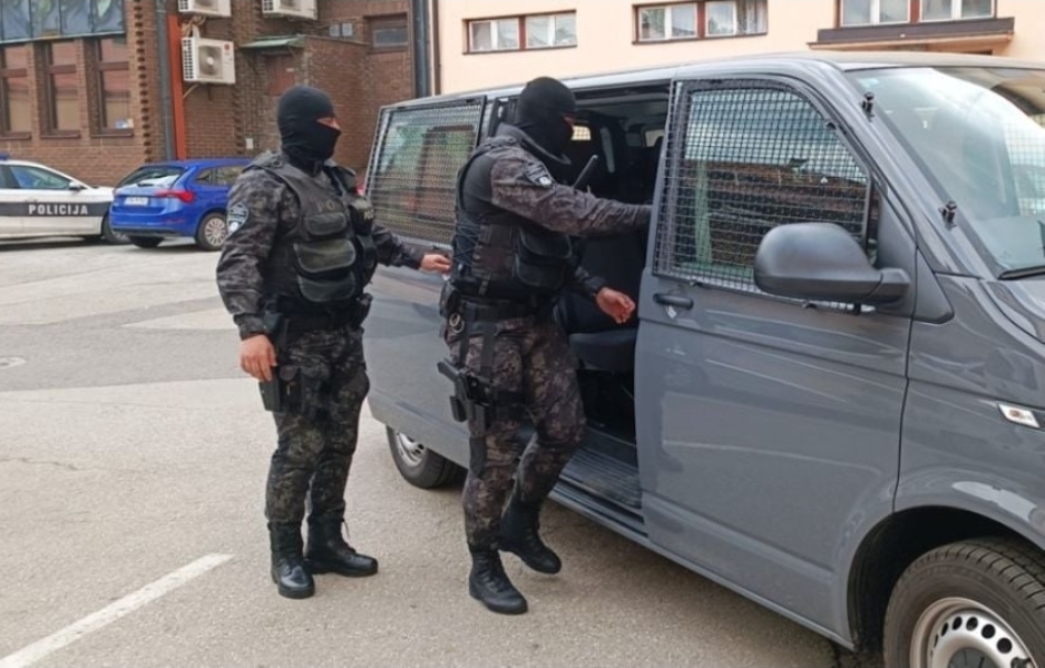 Во Тузла се апсат полицајци поради сексуална злоупотреба на деца