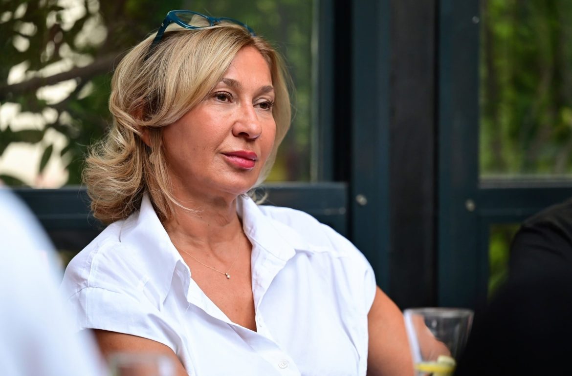 Мала е земјата и сите се познаваме и среќаваме насекаде. Мојсовска за фотографијата што ја злоупотреби Лукровски