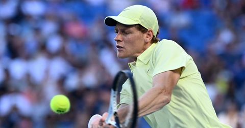 Синер победи во два сета, Зверев без борба до полуфинале во Виена