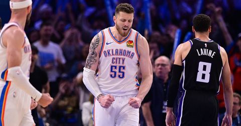 ВИДЕО: Шампионот остана перфектен во НБА, Јанис го водеше Милвоки до нов триумф