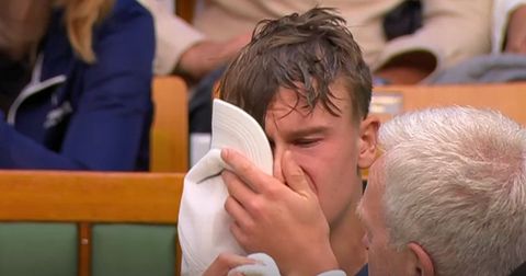 Руне се повреди и во солзи го напушти мечот со Умберт во Стокхолм