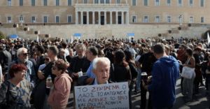 Грчкиот парламент денес гласа за воведување на 13-часовен работен ден