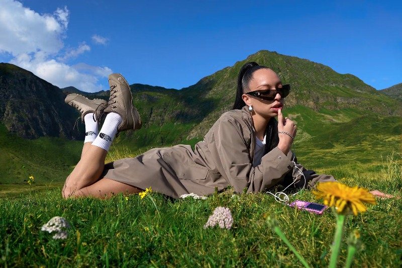 The North Face ги поттикнува младите да ја „допрат тревата“