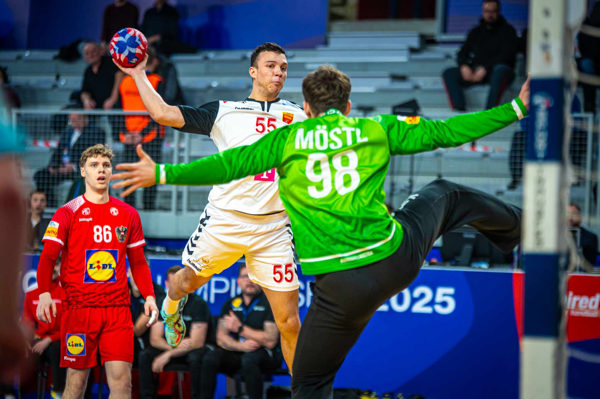 На местото на Манасков повикан Петар Атанасијевиќ