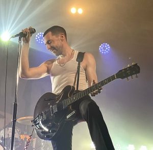 Мајлс Кејн со нова песна и спот – „Sunlight In The Shadows“ го најавува новиот албум кој излегува денес