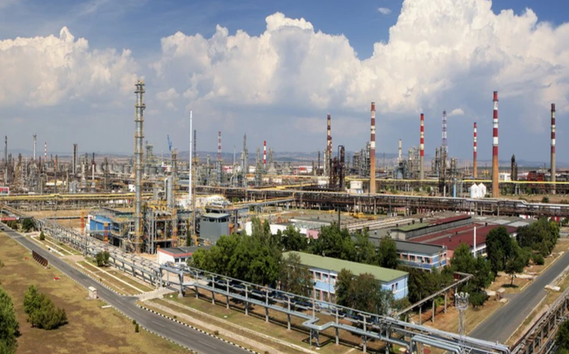 БУГАРИЈА ПРЕД ТЕШКА ОДЛУКА – има рок од еден месец да ја одлучи судбината на рафинеријата Лукоил поради санкциите на САД
