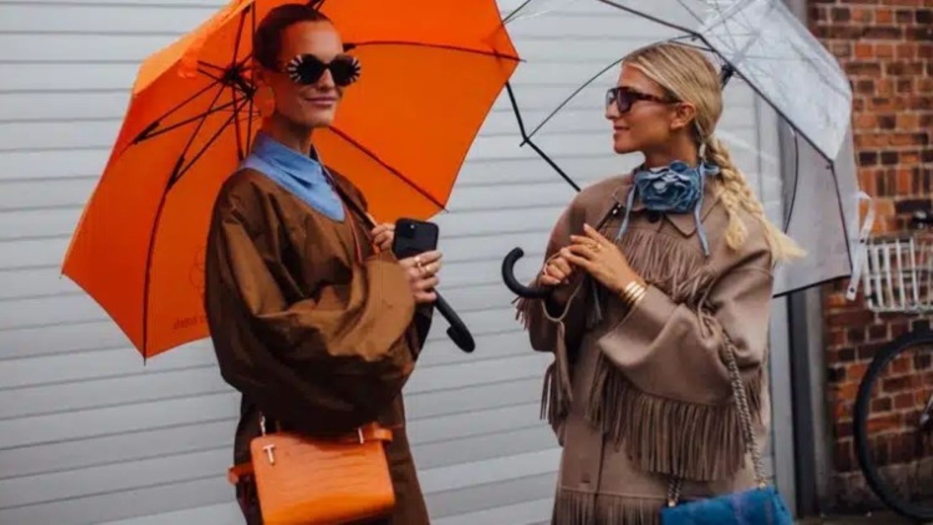 Романтична есен со стил: Како да останете шик дури и кога врне